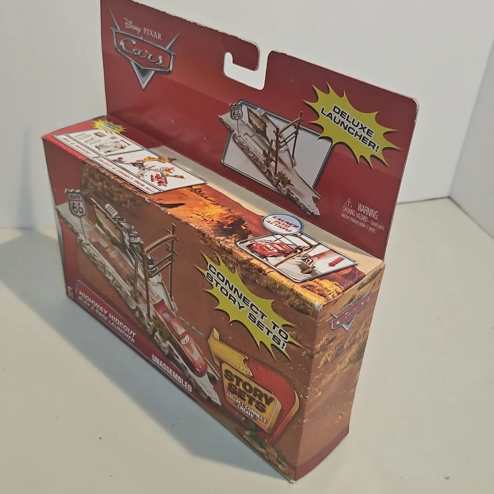 2015 DISNEY PIXAR CARS DELUXE STORY SETS HIGHWAY HIDEOUT MATTEL NEW